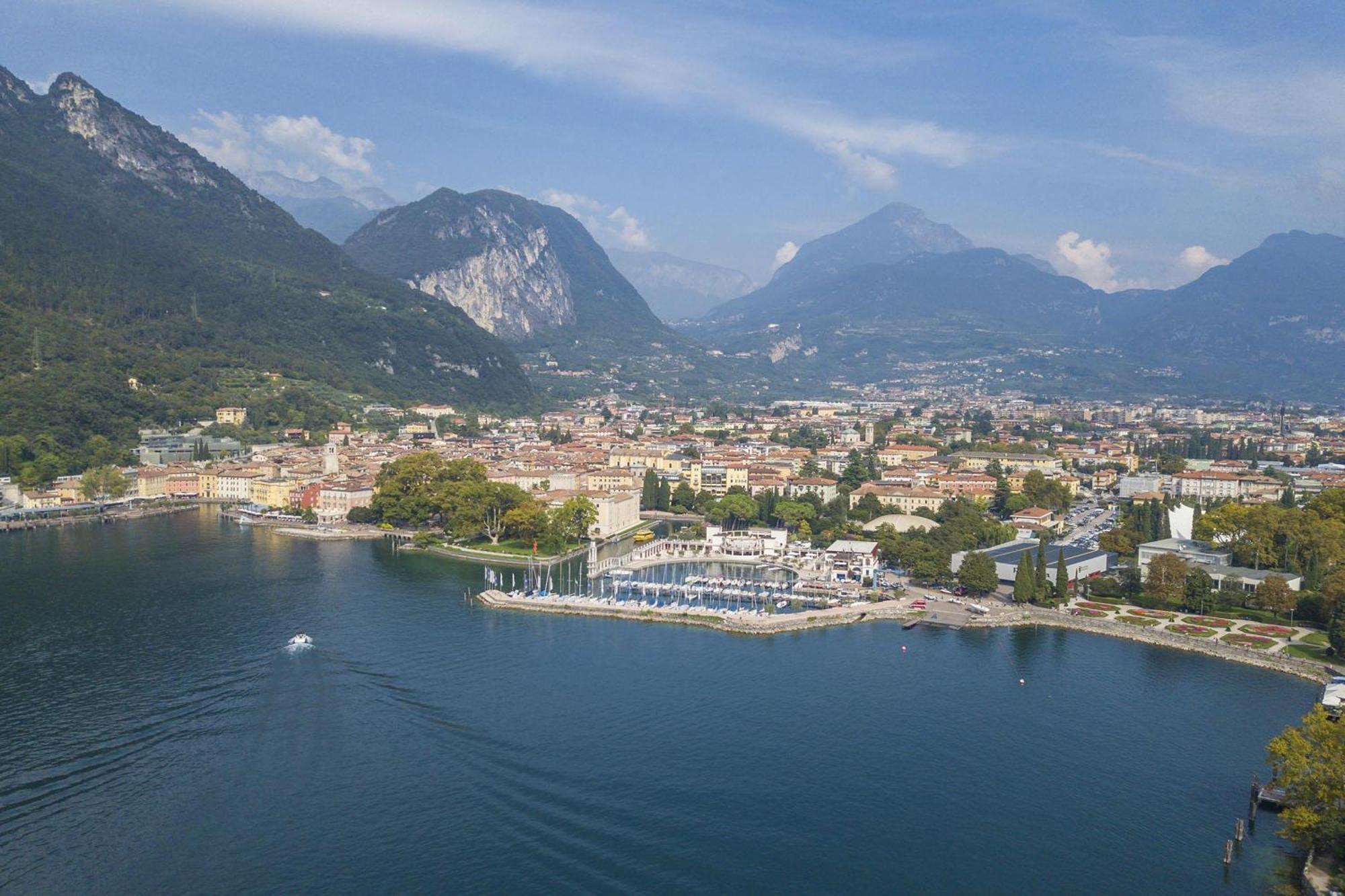 Casa Azzurra 150Mt From Lake - Happy Rentals Riva del Garda Dış mekan fotoğraf